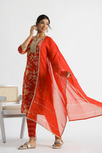 Women Red Floral Kurta With Pant And Chanderi Dupatta